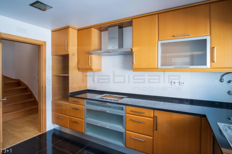 Apartamento T3 para Venda em Carcavelos e Parede Foto 8