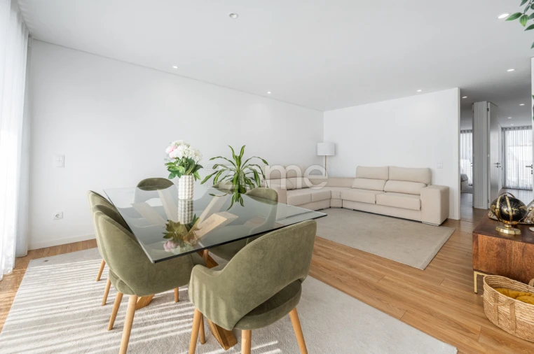 Apartamento T2 para Venda em Vilar de Pinheiro Foto 9