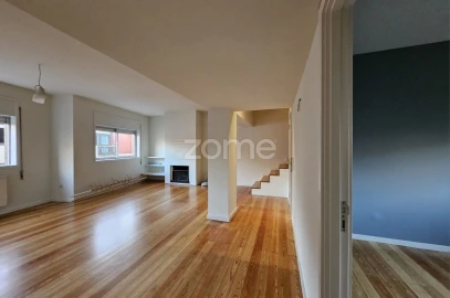 Apartamento T4 para Arrendamento em Aldoar, Foz do Douro e Nevogilde