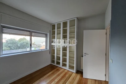 Apartamento T4 para Arrendamento em Aldoar, Foz do Douro e Nevogilde
