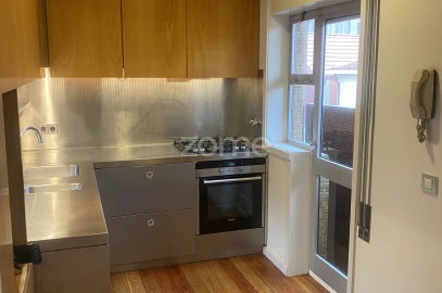 Apartamento T4 para Arrendamento em Aldoar, Foz do Douro e Nevogilde