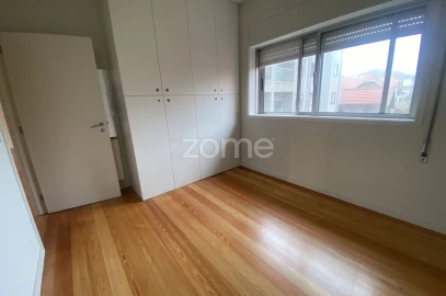 Apartamento T4 para Arrendamento em Aldoar, Foz do Douro e Nevogilde