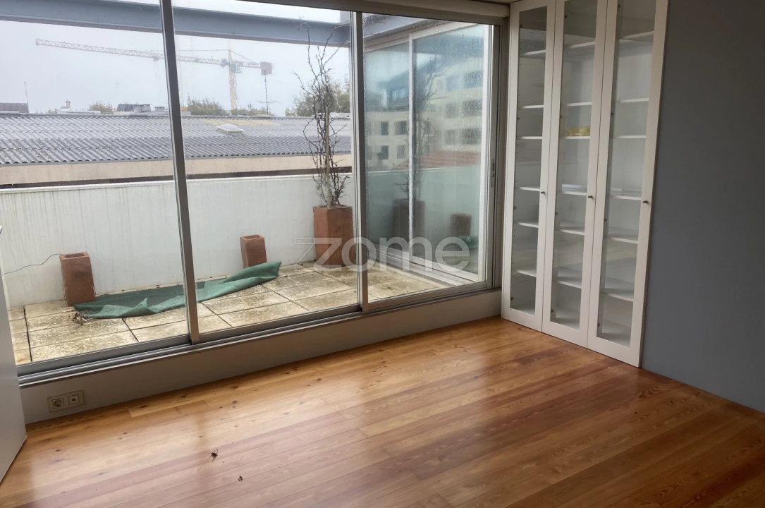 Apartamento T4 para Arrendamento em Aldoar, Foz do Douro e Nevogilde Foto 3