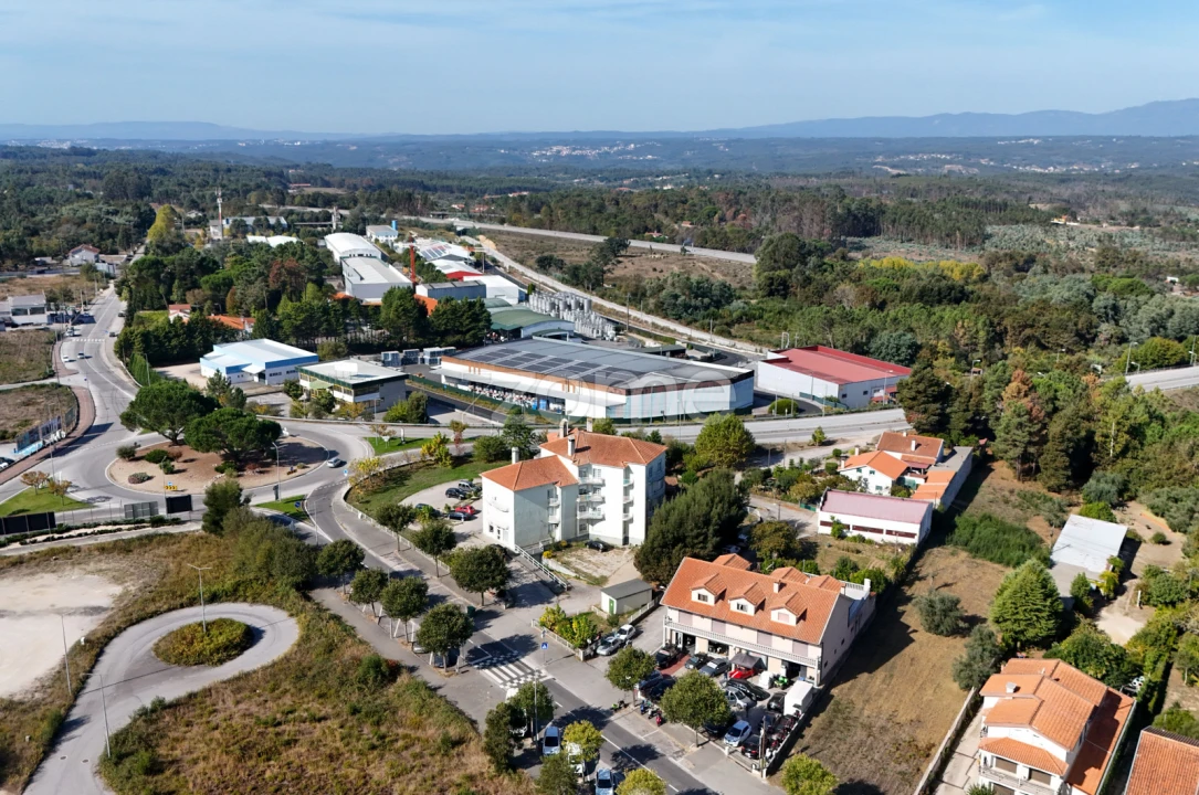 Apartamento T3 para Arrendamento em Currelos, Papízios e Sobral Foto 28