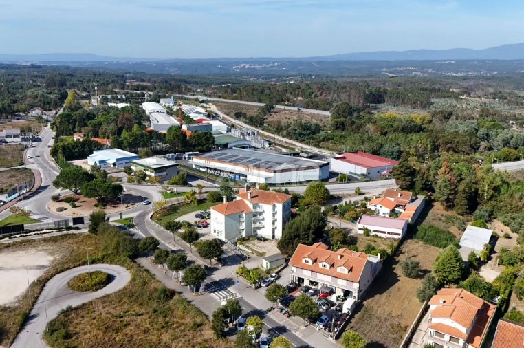 Apartamento T3 para Arrendamento em Currelos, Papízios e Sobral Foto 28
