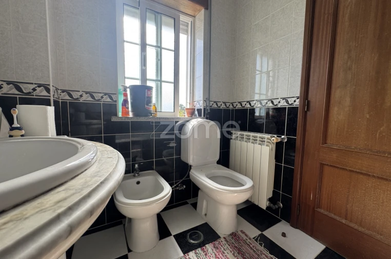 Apartamento T3 para Arrendamento em Currelos, Papízios e Sobral Foto 13