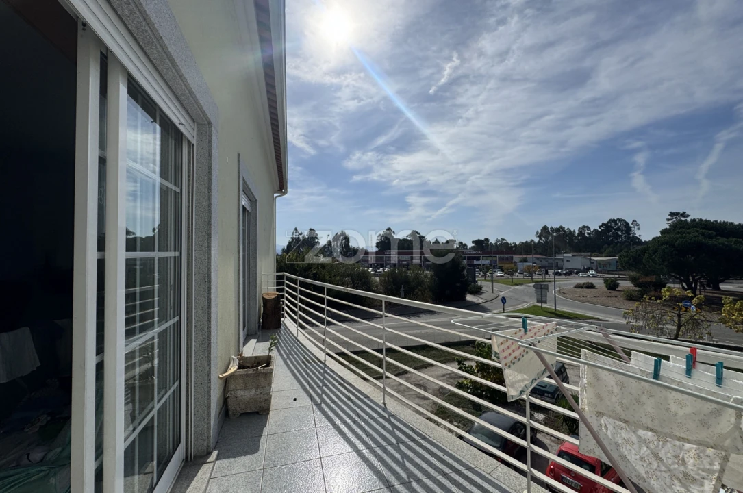 Apartamento T3 para Arrendamento em Currelos, Papízios e Sobral Foto 8