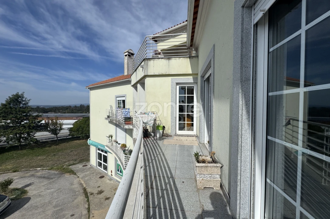 Apartamento T3 para Arrendamento em Currelos, Papízios e Sobral Foto 9