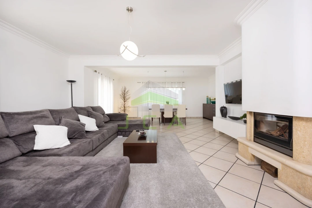 Moradia T4 para Venda em Arrabal Foto 7