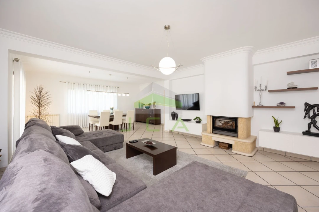 Moradia T4 para Venda em Arrabal Foto 8