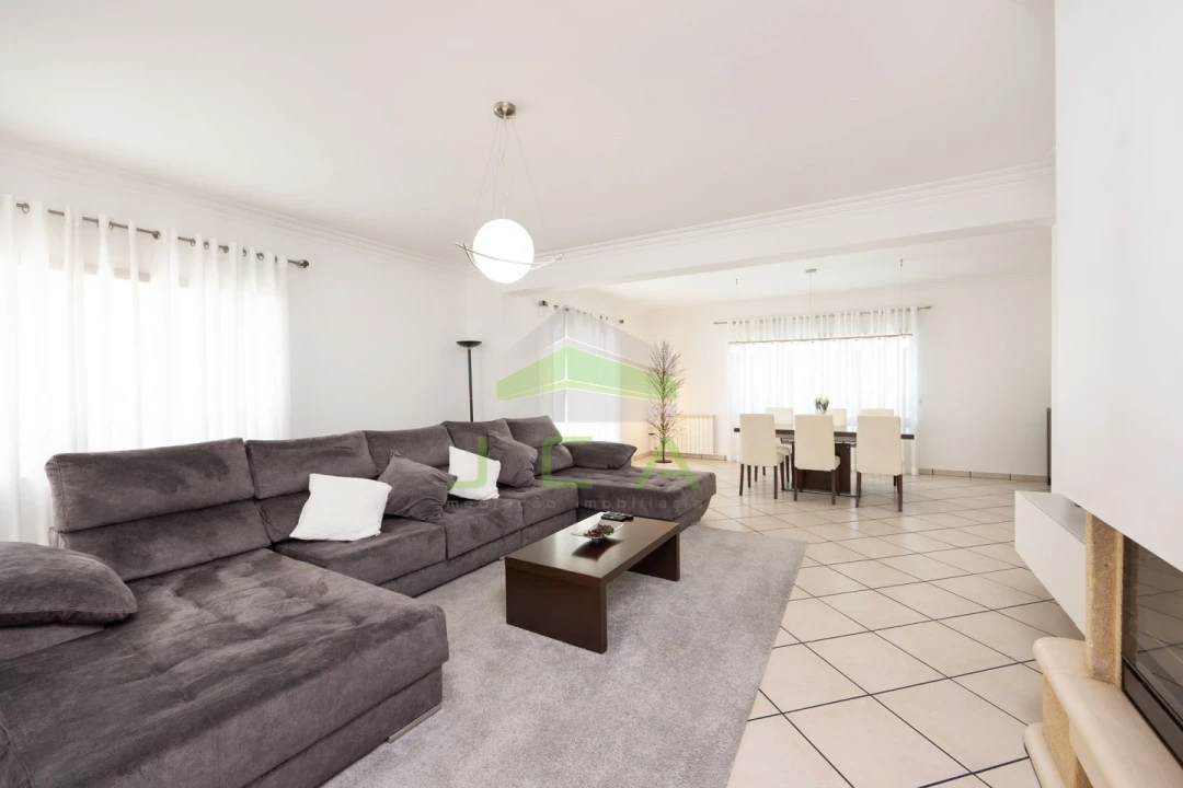 Moradia T4 para Venda em Arrabal Foto 9