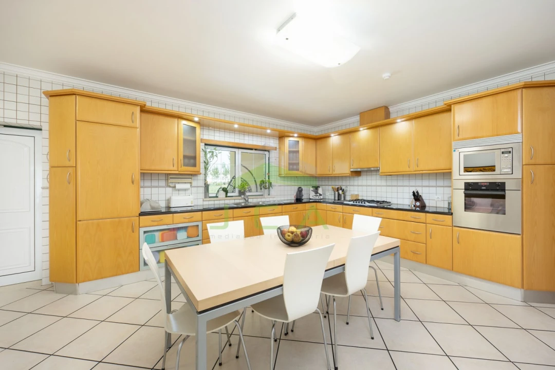 Moradia T4 para Venda em Arrabal Foto 14