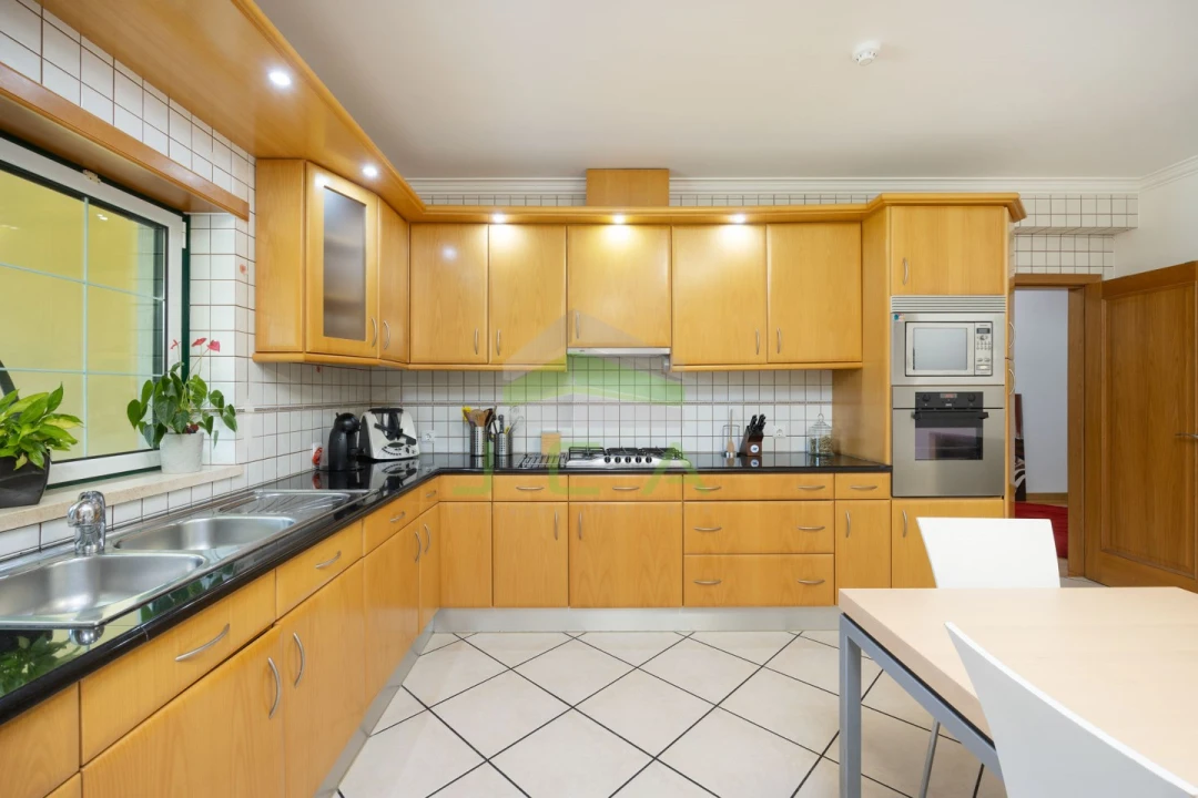 Moradia T4 para Venda em Arrabal Foto 15