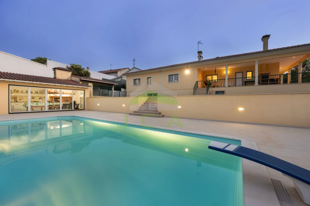 Moradia T4 para Venda em Arrabal Foto 1