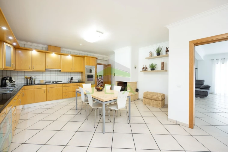 Moradia T4 para Venda em Arrabal Foto 12