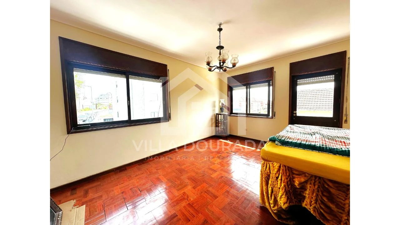 Moradia T4 para Venda em Campanhã Foto 3