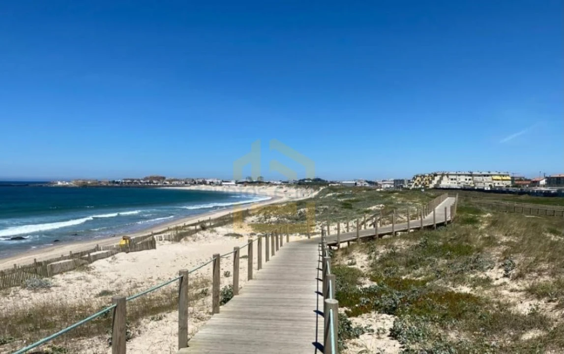 Apartamento T2 para Venda em Azurara Foto 2