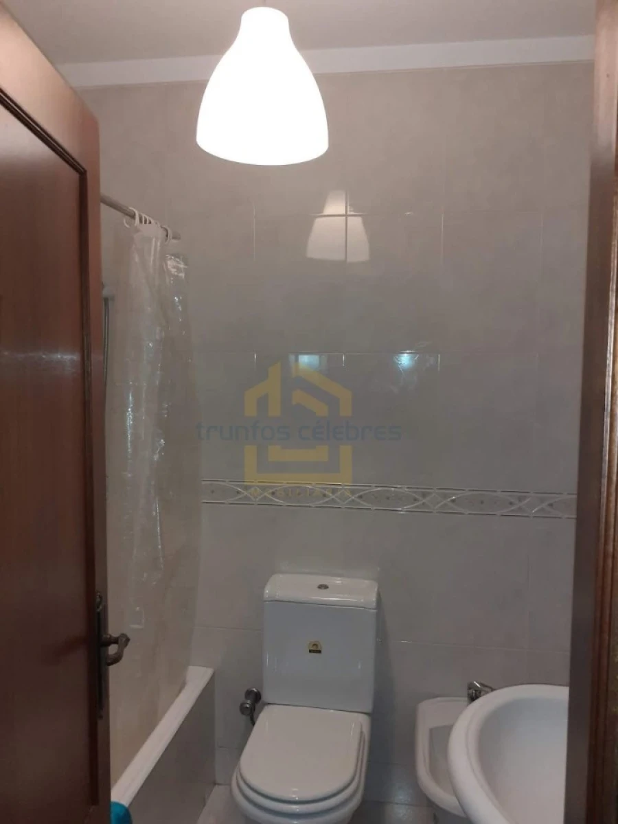 Apartamento T2 para Venda em Azurara Foto 16