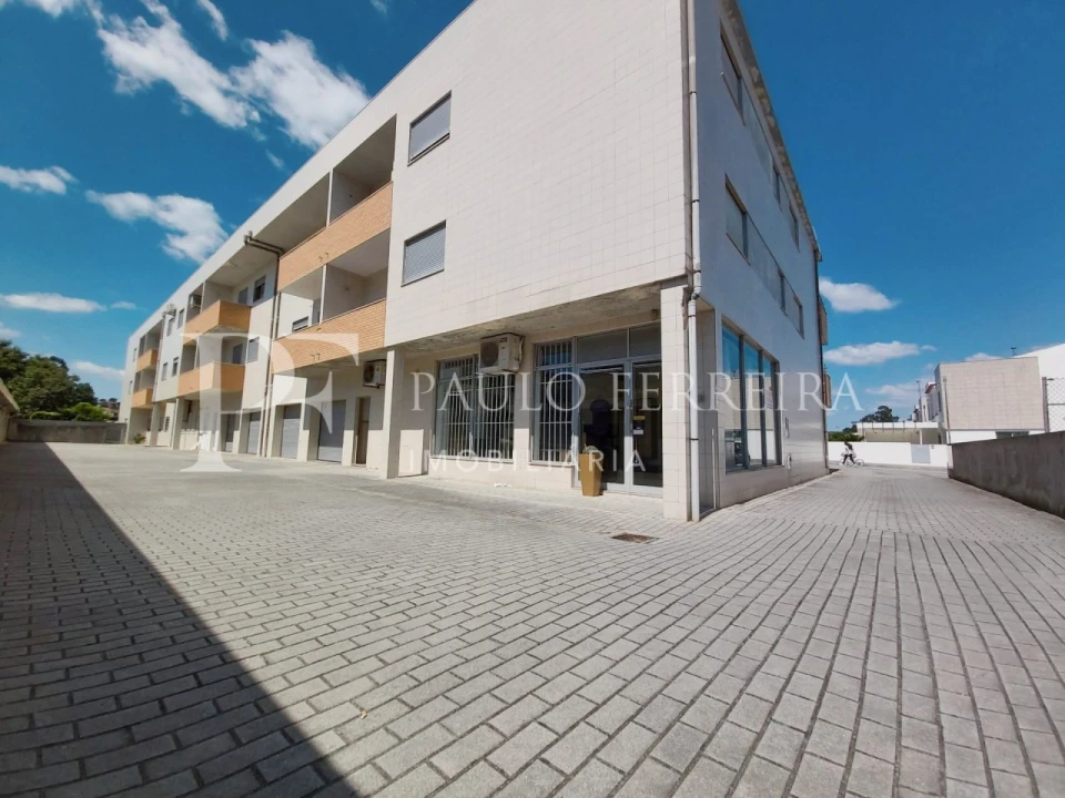 Negócio para Arrendamento em Avidos e Lagoa Foto 1