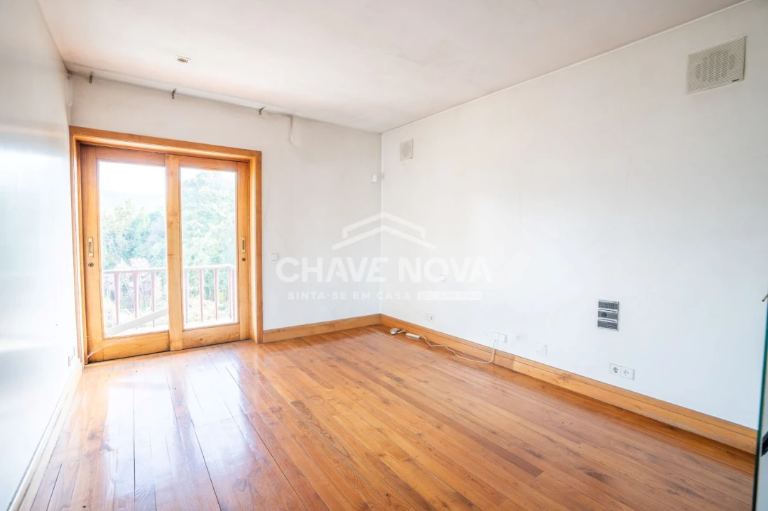 Moradia T4 para Venda em Azurem Foto 8