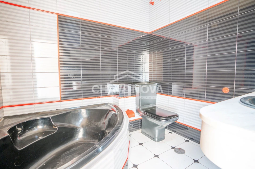 Moradia T4 para Venda em Azurem Foto 10