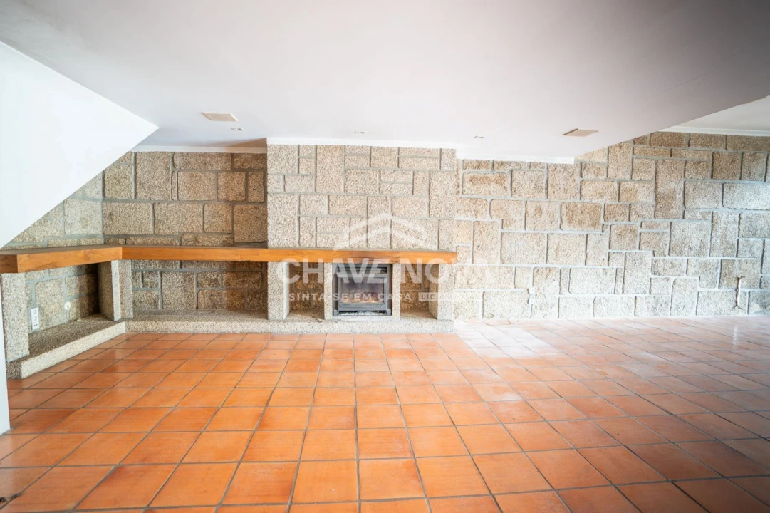 Moradia T4 para Venda em Azurem Foto 22