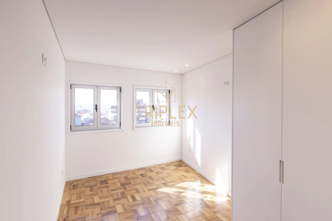 Apartamento T4 para Venda em Cedofeita, Santo Ildefonso, Sé, Miragaia, São Nicolau e Vitória Foto 17