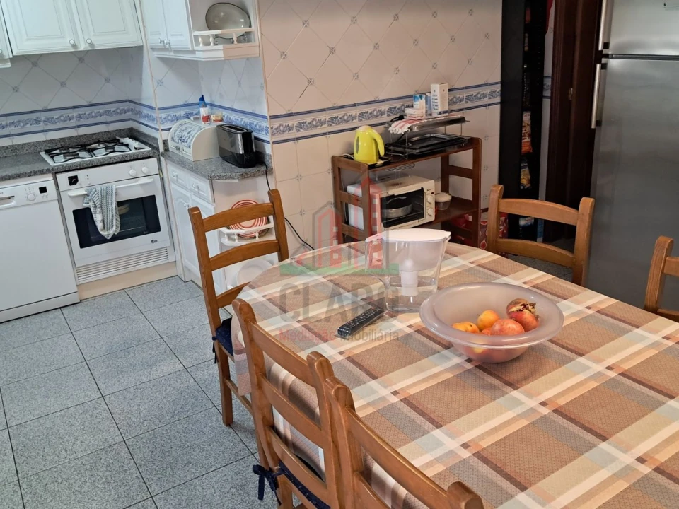 Apartamento T5 para Venda em Sé Nova, Santa Cruz, Almedina e São Bartolomeu Foto 9