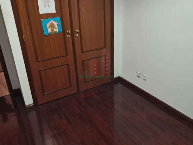Apartamento T5 para Venda em Sé Nova, Santa Cruz, Almedina e São Bartolomeu Foto 17