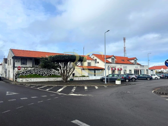 Moradia T9 para Venda em São Roque do Pico Foto 9