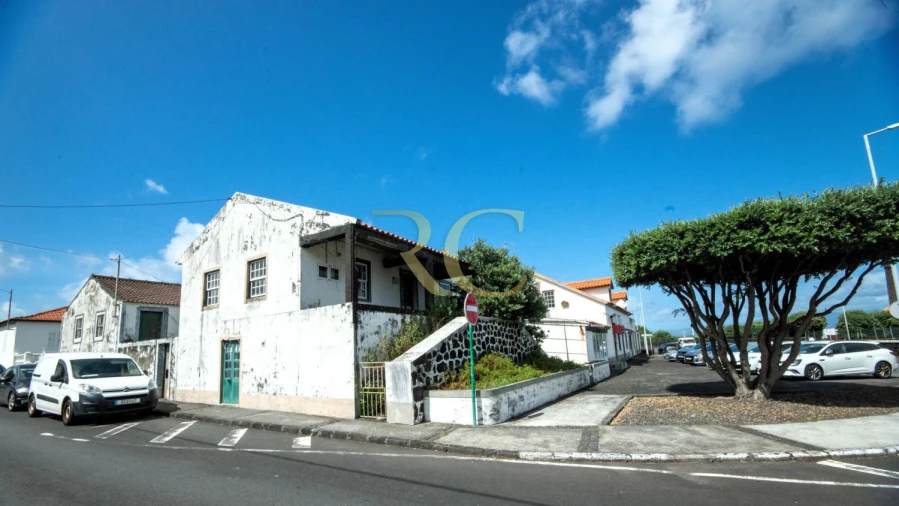 Moradia T9 para Venda em São Roque do Pico Foto 2