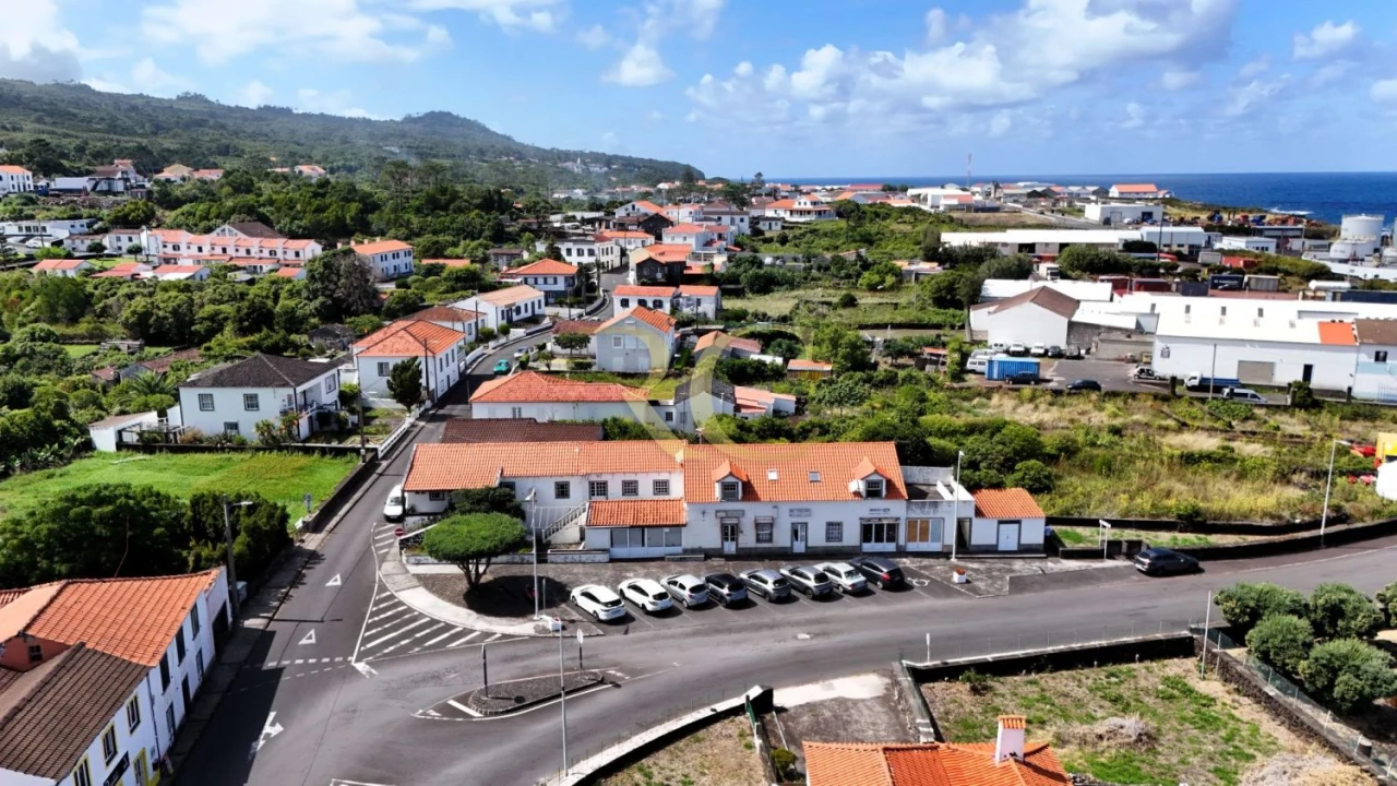 Moradia T9 para Venda em São Roque do Pico Foto 11