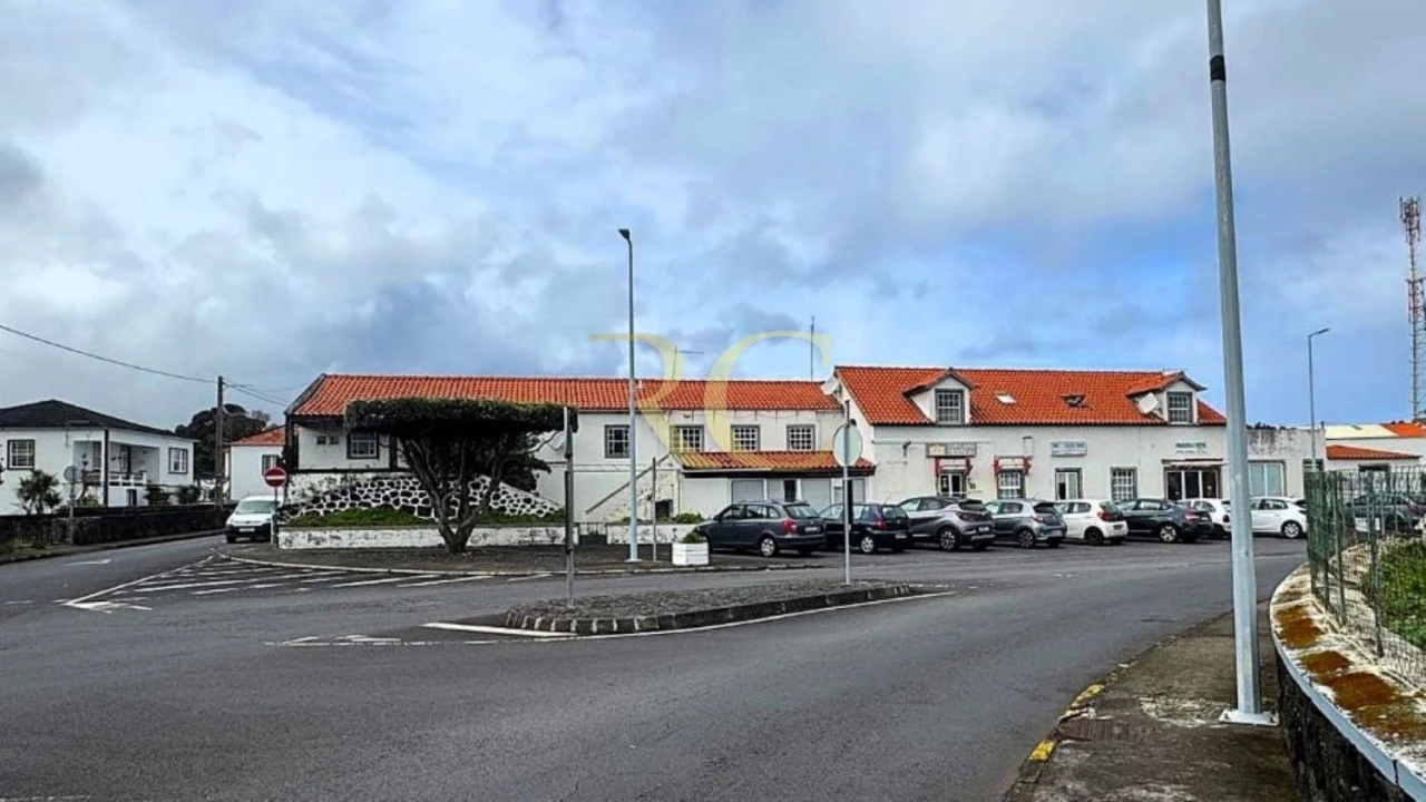 Moradia T9 para Venda em São Roque do Pico Foto 10