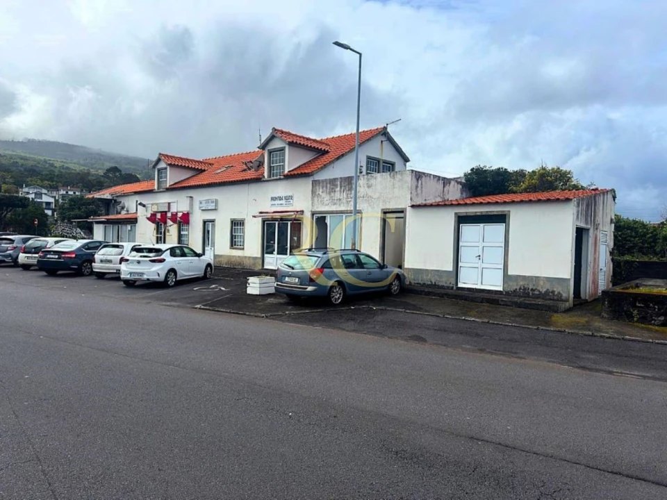 Moradia T2 para Venda em São Roque do Pico Foto 1