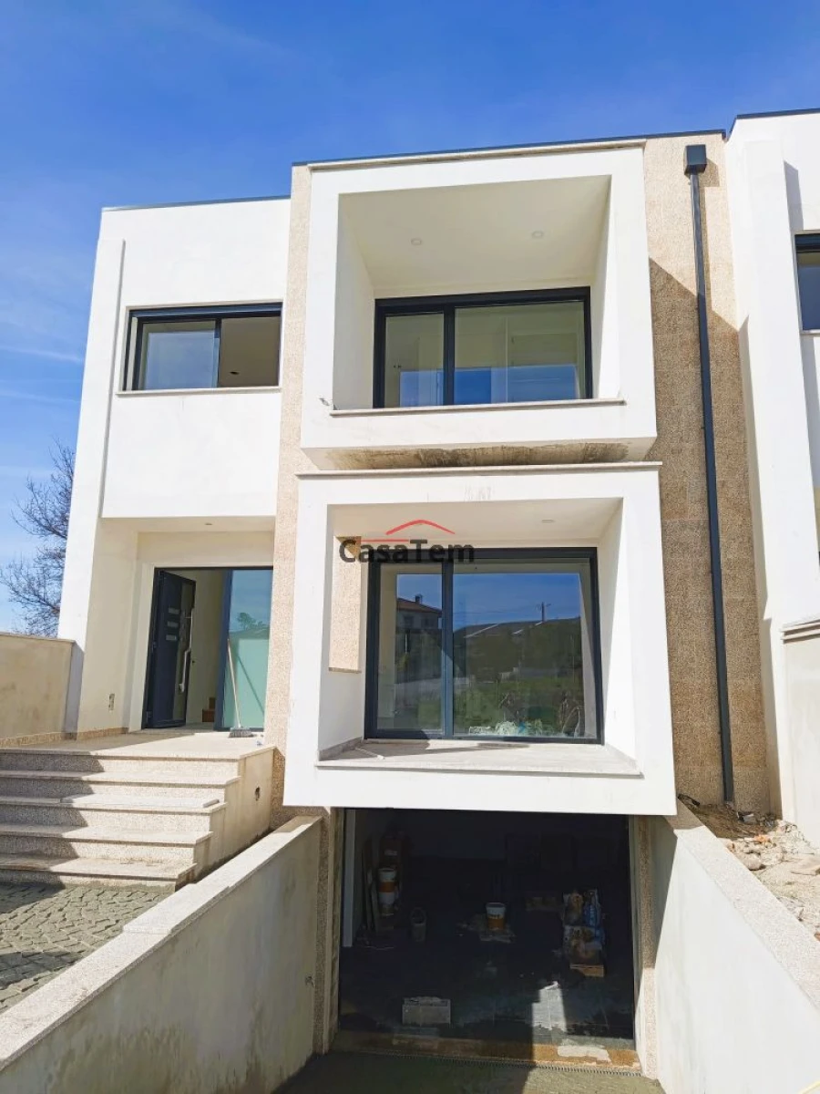 Moradia T3 para Venda em Campo Foto 1