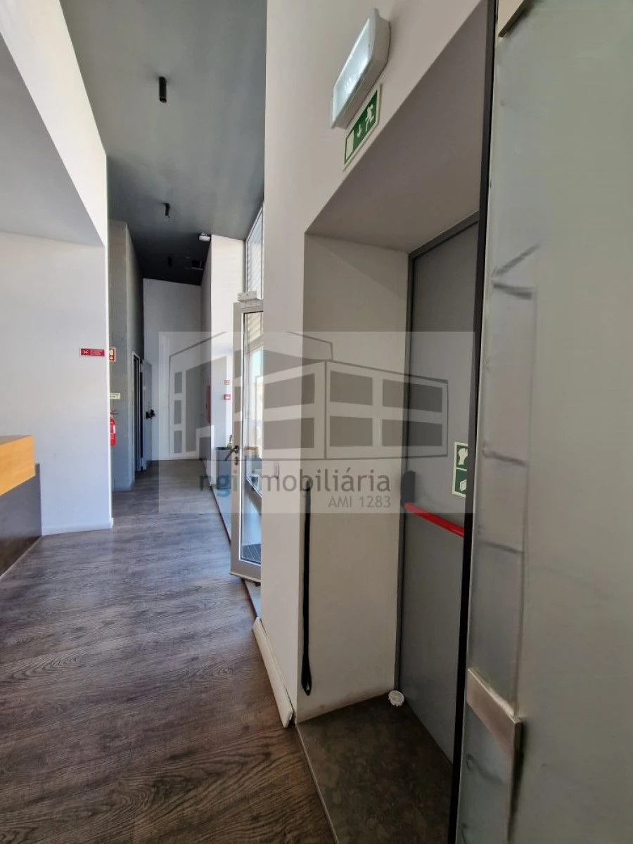 Loja para Arrendamento em Pontinha e Famões Foto 17