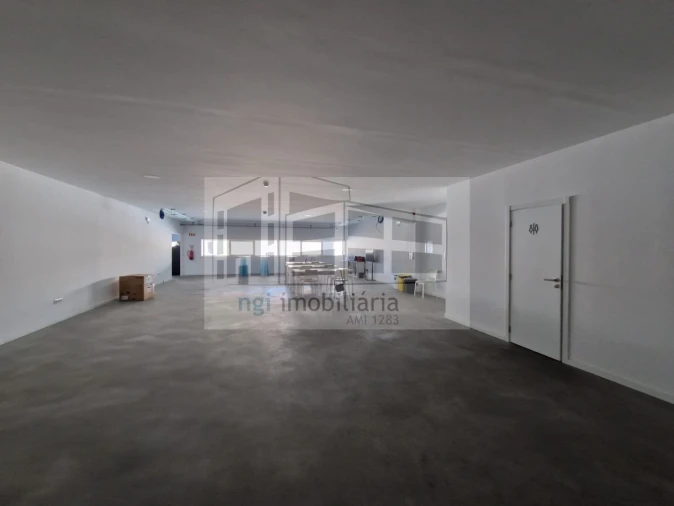 Loja para Arrendamento em Pontinha e Famões Foto 10