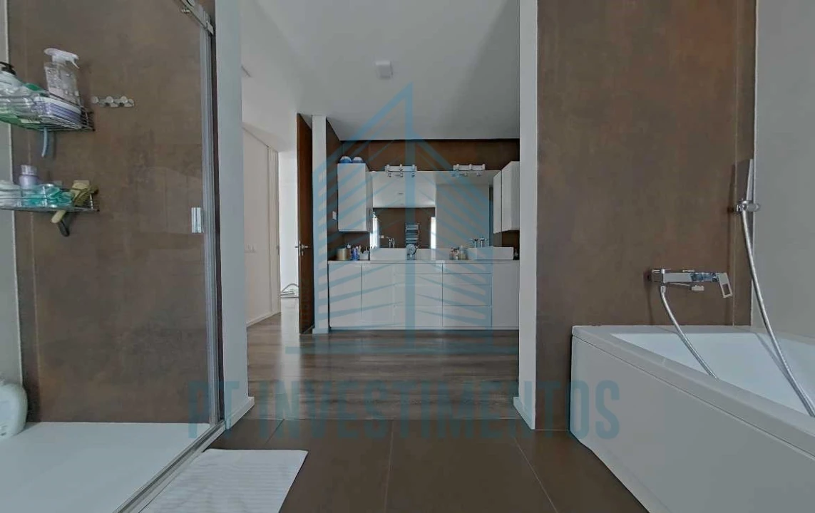 Moradia T5 para Venda em Santa Joana Foto 69