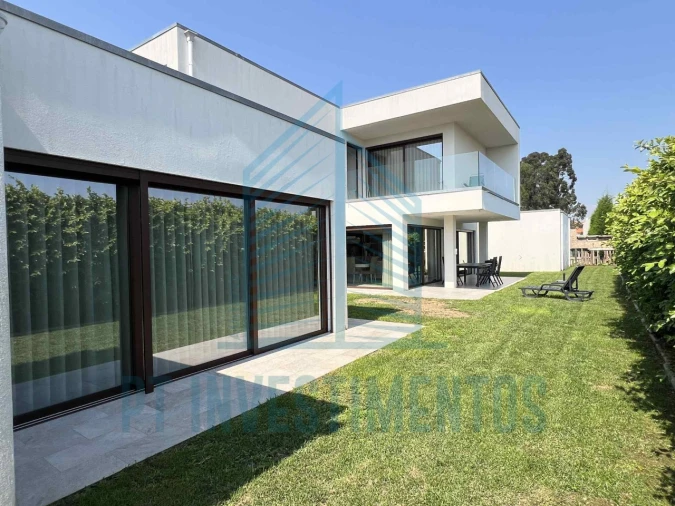 Moradia T5 para Venda em Santa Joana Foto 4