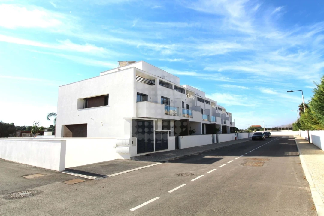 Moradia T3 para Venda em Ferreiras Foto 6