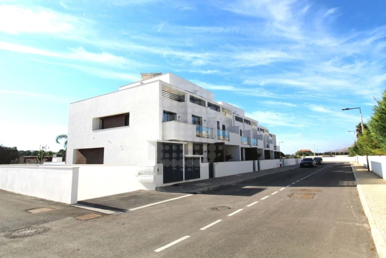 Moradia T3 para Venda em Ferreiras Foto 6