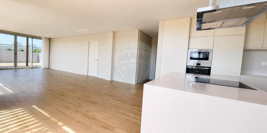 Apartamento T4 para Venda em Algés, Linda-A-Velha e Cruz Quebrada-Dafundo