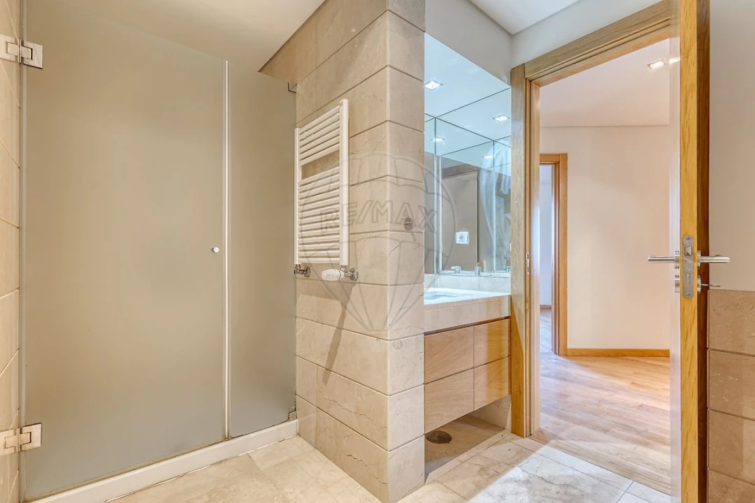 Apartamento T3 para Arrendamento em Santa Marinha e São Pedro da Afurada Foto 4