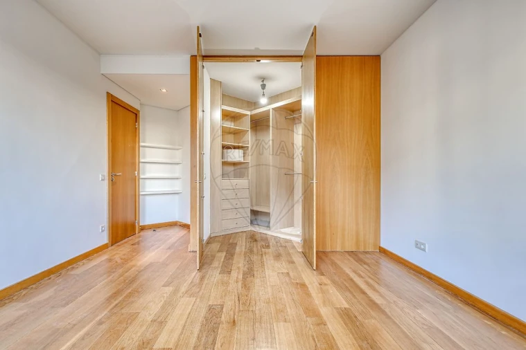 Apartamento T3 para Arrendamento em Santa Marinha e São Pedro da Afurada Foto 9