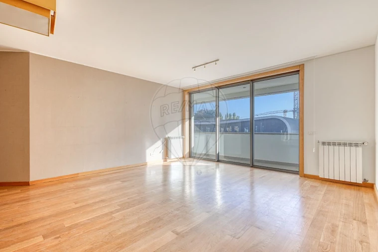 Apartamento T3 para Arrendamento em Santa Marinha e São Pedro da Afurada Foto 1