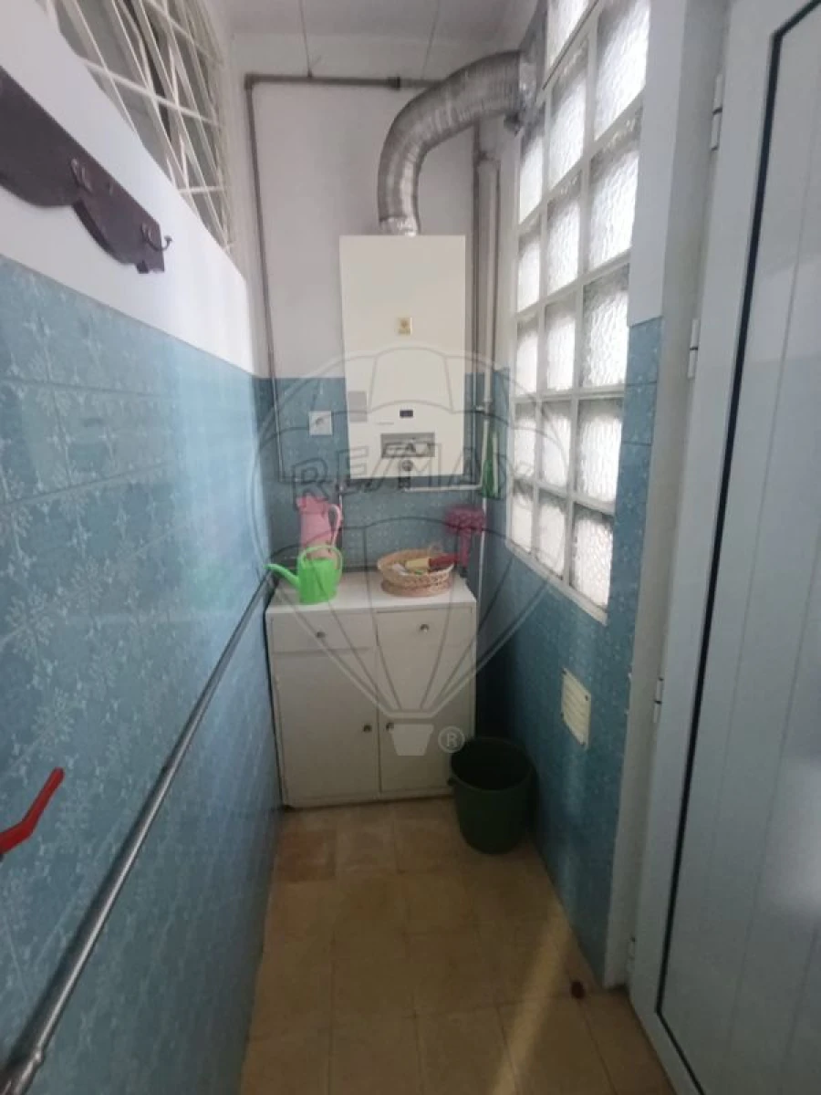 Apartamento T5 para Arrendamento em Santo Antonio dos Olivais Foto 12