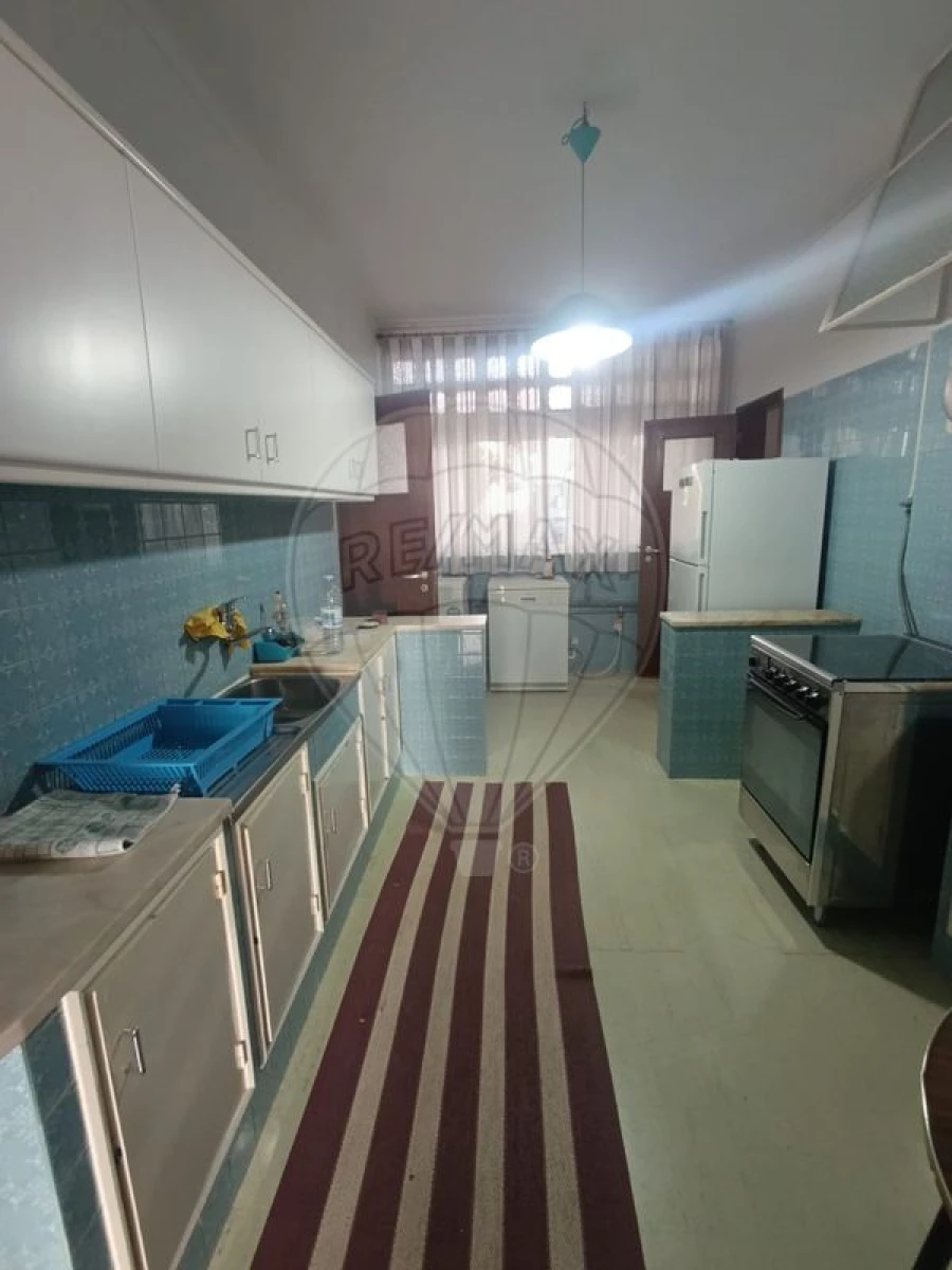 Apartamento T5 para Arrendamento em Santo Antonio dos Olivais Foto 7