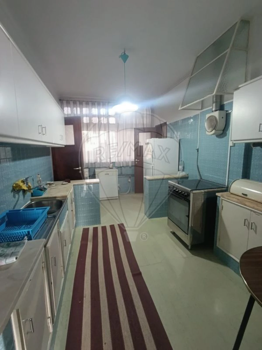 Apartamento T5 para Arrendamento em Santo Antonio dos Olivais Foto 8