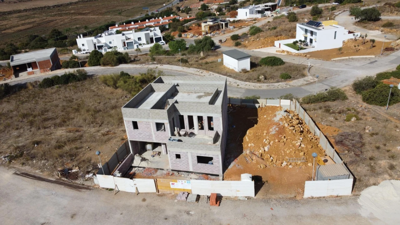 Moradia T4 para Venda em Mexilhoeira Grande Foto 20