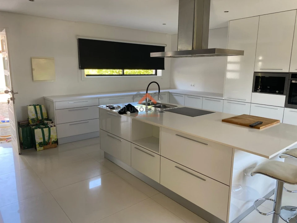 Moradia T6 para Venda em Barrô e Aguada de Baixo Foto 26